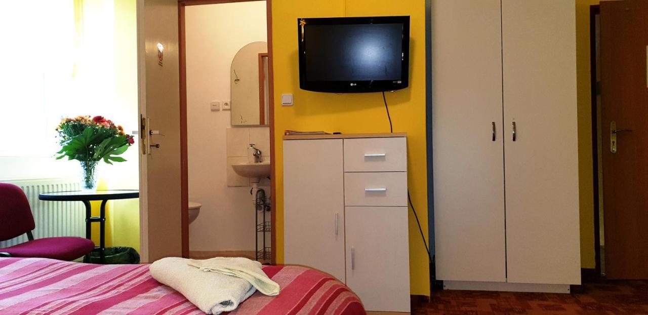 Penzion U Sykoru トレボン エクステリア 写真
